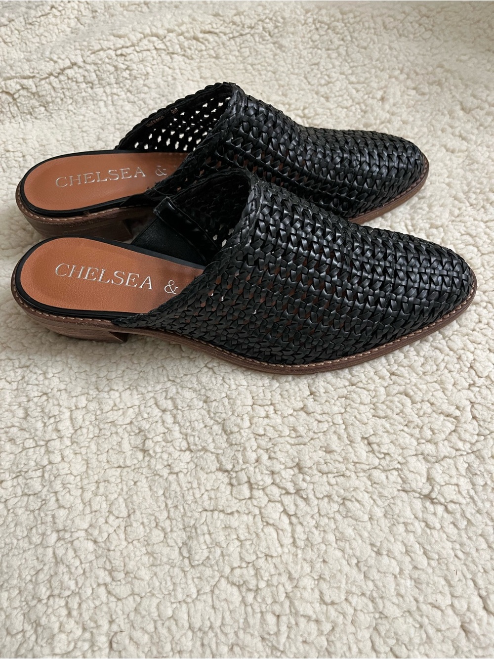 Chelsea & Violet "Auggie" Woven Mules Black Size 8M, Minimalist, Coastal Chic